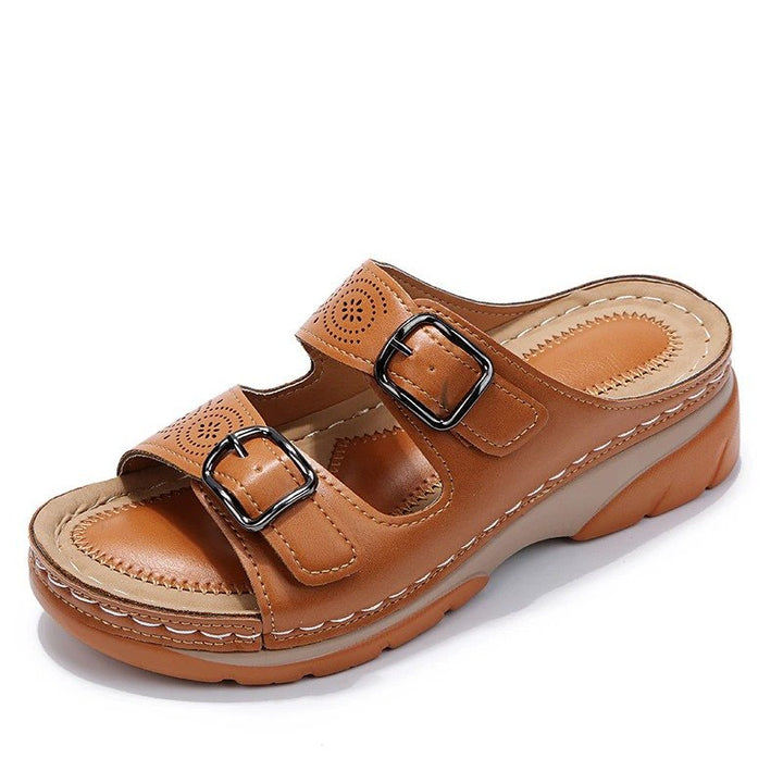 Dame sandaler med komfortabel passform, perforert design og justerbar spenne for sommerbruk.