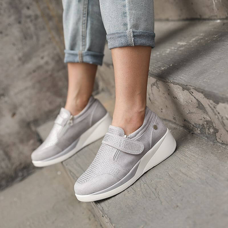 Premium komfortsneakers for kvinner. Enkel av/på med glidelås, perfekt for fritid.