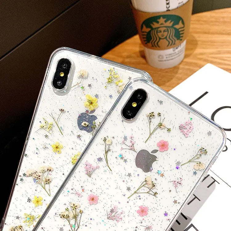 Elegant, gjennomsiktig iPhone-deksel med unike ekte blomster. Beskyttende og naturinspirert tilbehør.