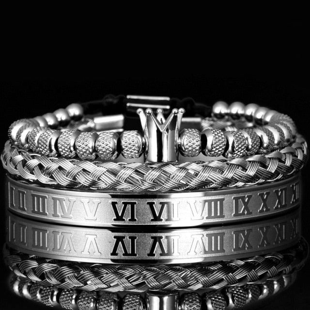 Detaljbilde av justerbart unisex armbåndsett i rustfritt stål, sikrer perfekt passform for alle håndledd.