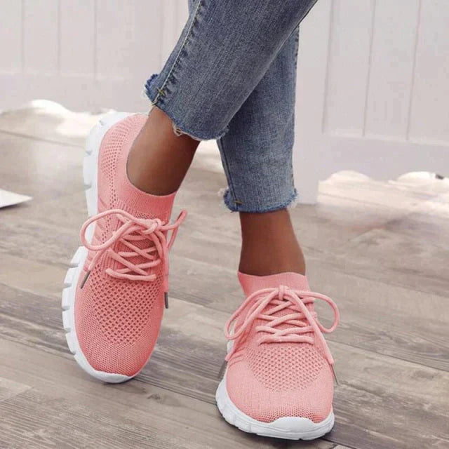 Komfortable og stilige damesneakers. Lette hverdagssko med moderne design og snøring for optimal passform.