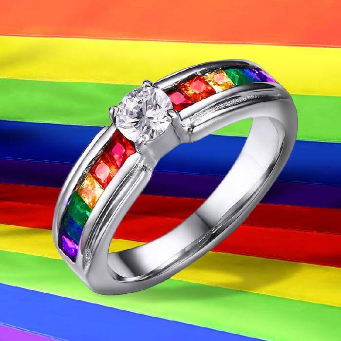 Unisex regnbue ring i rustfritt stål. Perfekt som symbol for kjærlighet og inkludering.