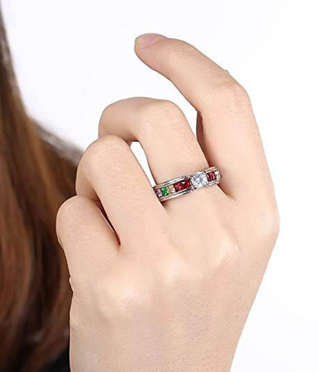 Vakker regnbue ring i rustfritt stål. Et unisex statement smykke som uttrykker kjærlighet og stolthet.