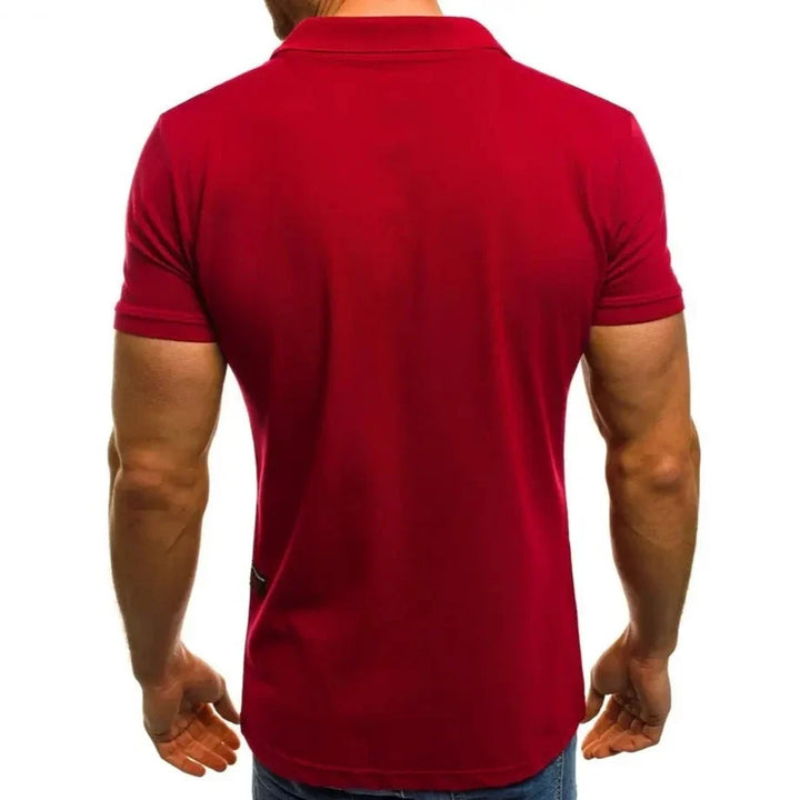 Motebevisst herre kortermet poloskjorte med glidelås, en essensiell del av sommerens garderobe.