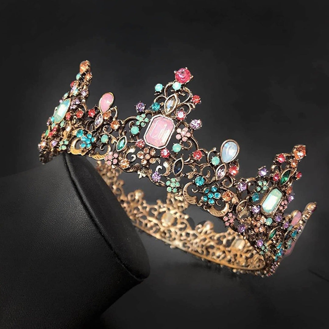 Unik barokk tiara med dype juveler og gullfargede detaljer for kvinner.