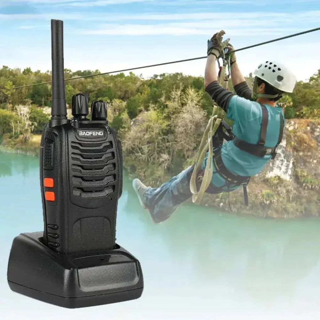 Oppladbar USB walkie-talkie for langdistanse utendørs kommunikasjon på camping og fottur.