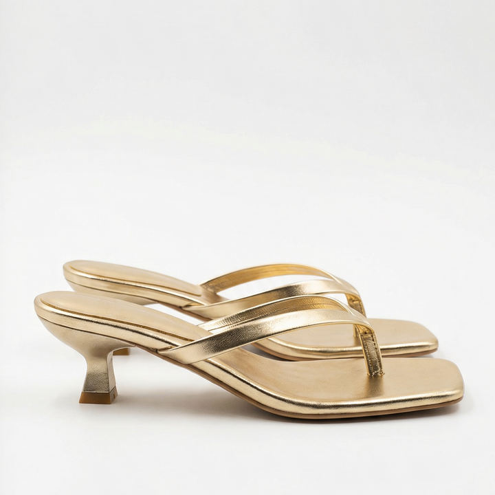 Stilfulle kvinnersko: komfortable sandaler med lav hæl, perfekt for sommerlige dager.