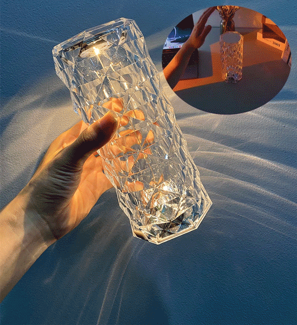 Krystall rose projektorlampe med touch, skaper magisk stemningslys i rommet.