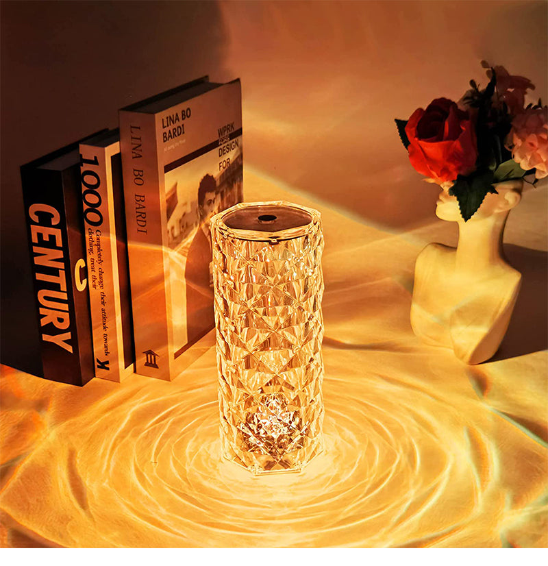 Berøringslampe: Elegant krystallampe med roseprojeksjon, perfekt som nattlampe eller dekorasjon.