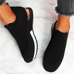 Optimal komfort med disse elastiske herre slip-on skoene. Pustende og lettvekt.