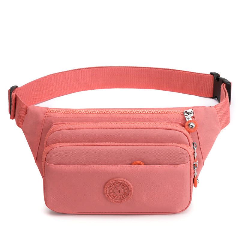 Slitesterk nylon skulderveske for kvinner, organisert med flere lommer, perfekt for reise.