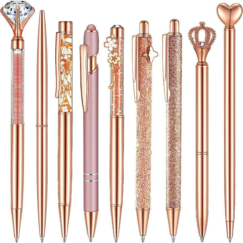 Samling av 9 luksus diamantpenner fra et kulepennsett, med fokus på elegant design.