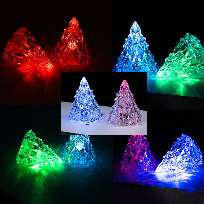 Dekorativt mini LED juletre nattlys; ideelt for å skape julekos og stemning.