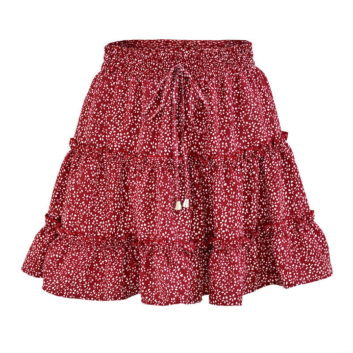 Kvinners miniskjørt, sommerlig stil med blomster og volanger. Polyester for komfort.