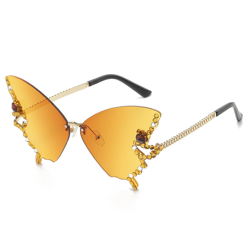 Perfekt gave: elegante sommerfugl solbriller for kvinner med diamantdetaljer og UV400.