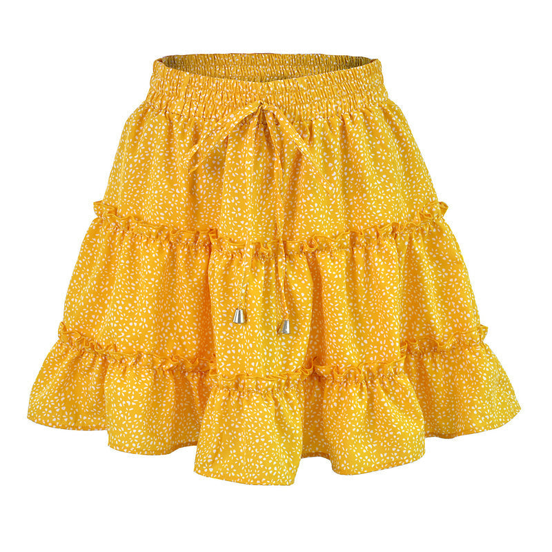 Klassisk A-line miniskjørt med blomsterprint og volanger. Allsidig for kvinners sommergarderobe.
