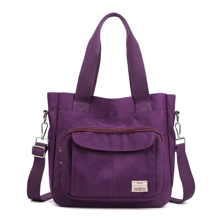 Dameskulderveske i premium nylon, elegant og lettvekt. Ideell for en aktiv livsstil.
