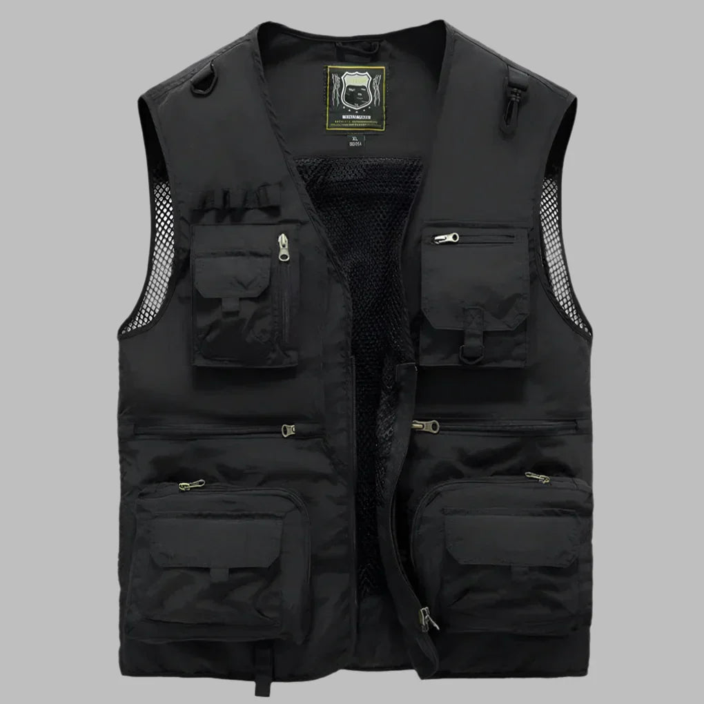 Stilig casual herre sommer vest, flerlommet for praktisk oppbevaring. Ideell for hverdagsbruk og et sporty fritidsantrekk.