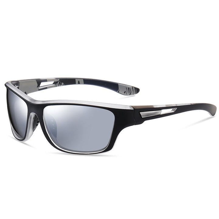 Moderne menns polariserte sportssolbriller med UV-filter for optimal øyebeskyttelse utendørs.