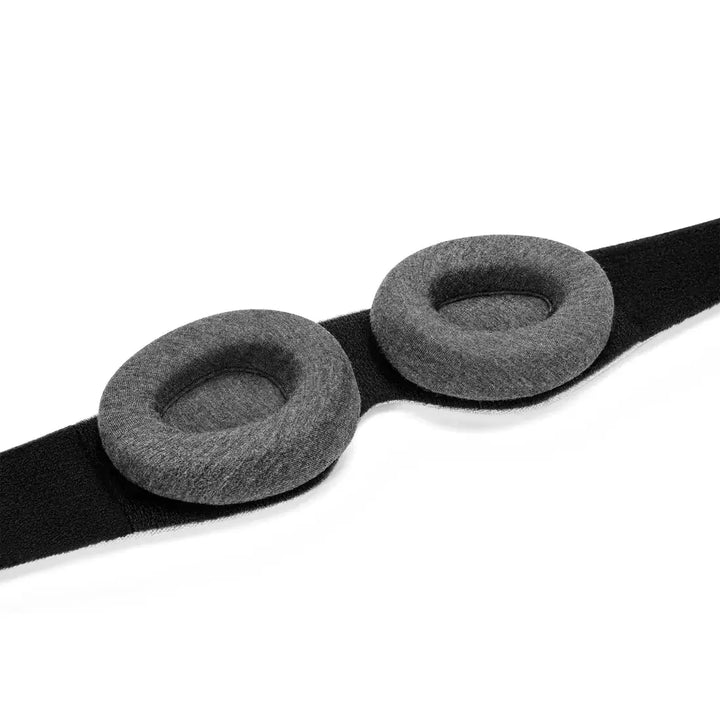 Reisevennlig justerbar sovemaske for total mørklegging og dyp søvn. Perfekt for avslapning hjemme eller på farten.