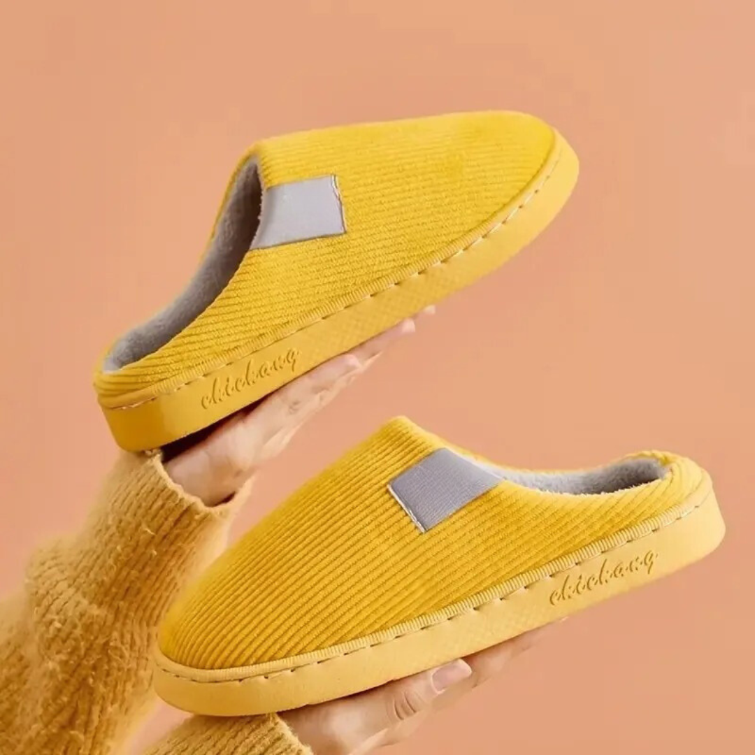 Lette unisex tøfler for optimal komfort, med termisk isolasjon og anti-skli såle for trygghet hjemme.