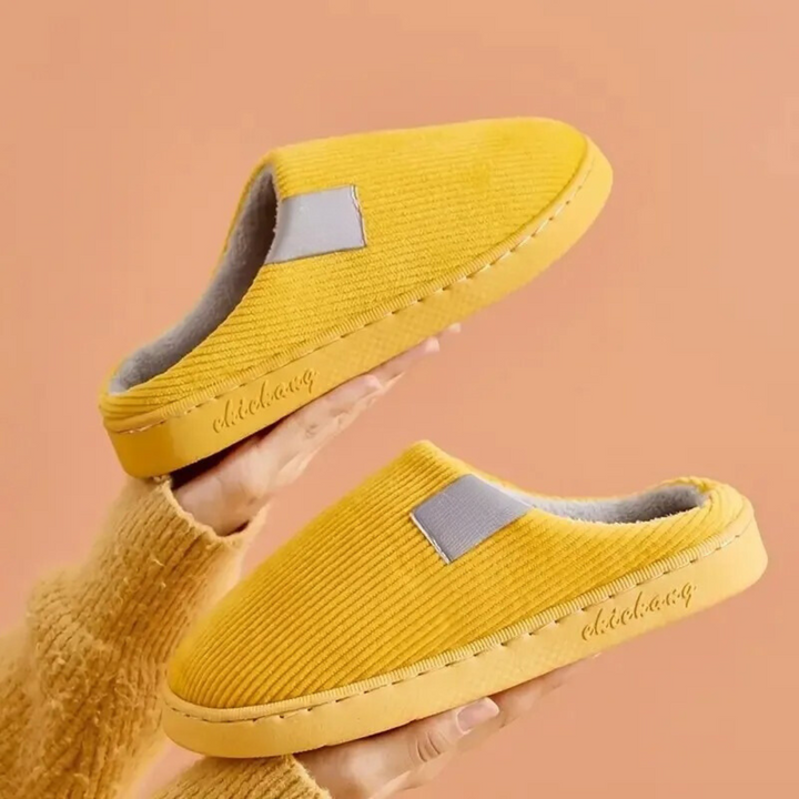 Lette unisex tøfler for optimal komfort, med termisk isolasjon og anti-skli såle for trygghet hjemme.