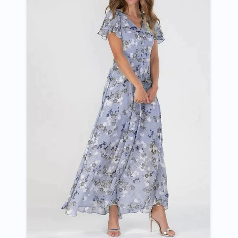 Lang blomsterkjole med sommerfuglsleeves, ideell som avslappet sommerkjole eller elegant festkjole.