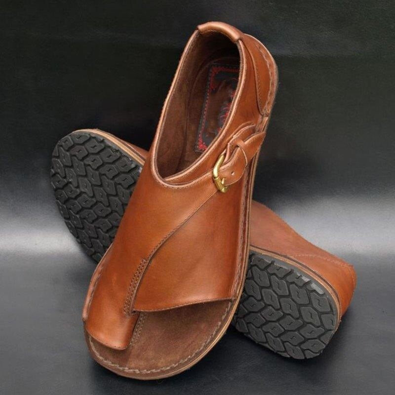 Trendy damesandaler med spenne, moderne sommersko for damemote.