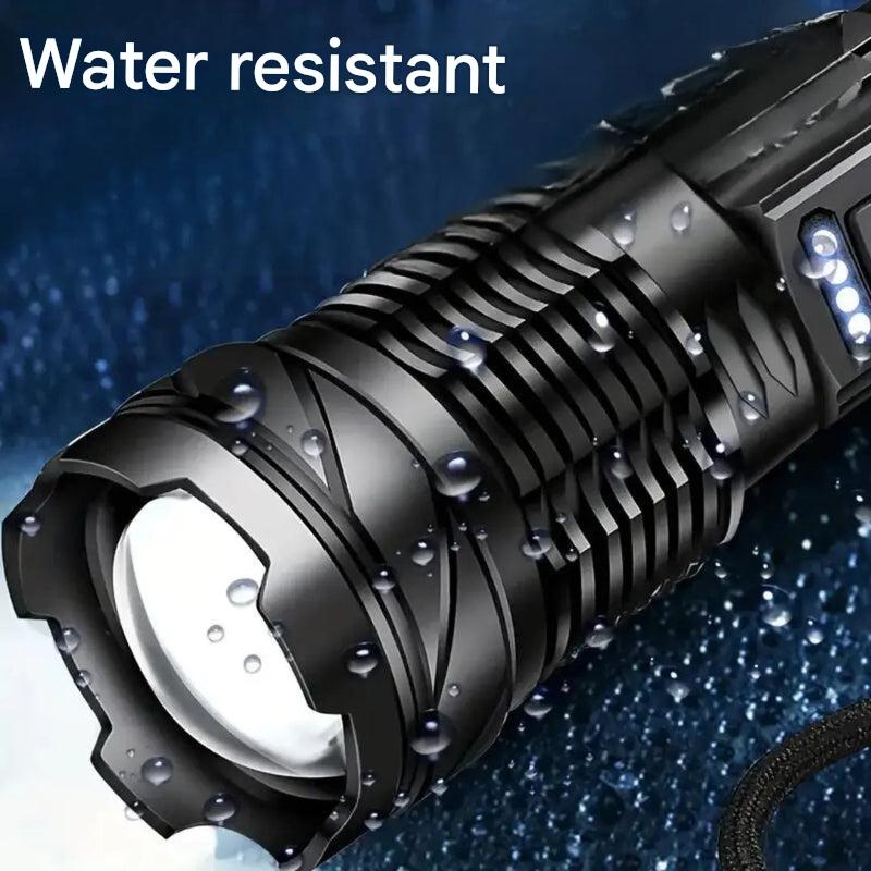 Oppladbar 5000 lumen LED lommelykt for camping og turutstyr. Ideell for nødbelysning.