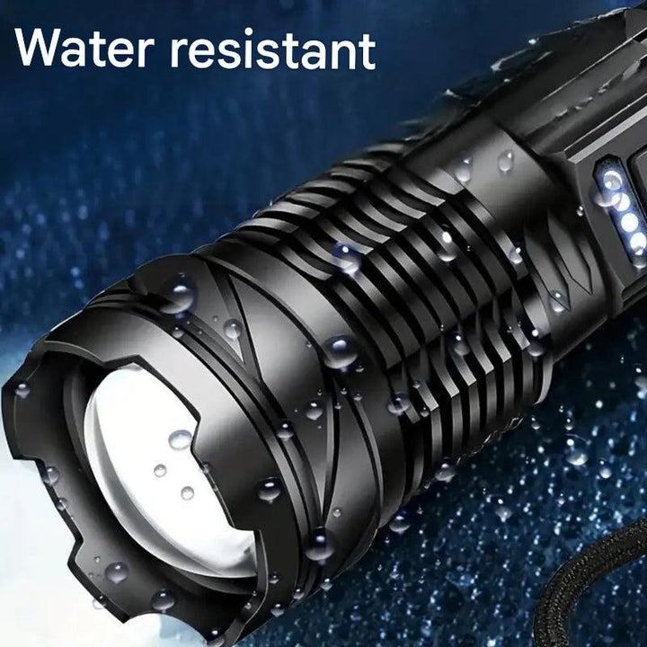 Oppladbar 5000 lumen LED lommelykt for camping og turutstyr. Ideell for nødbelysning.