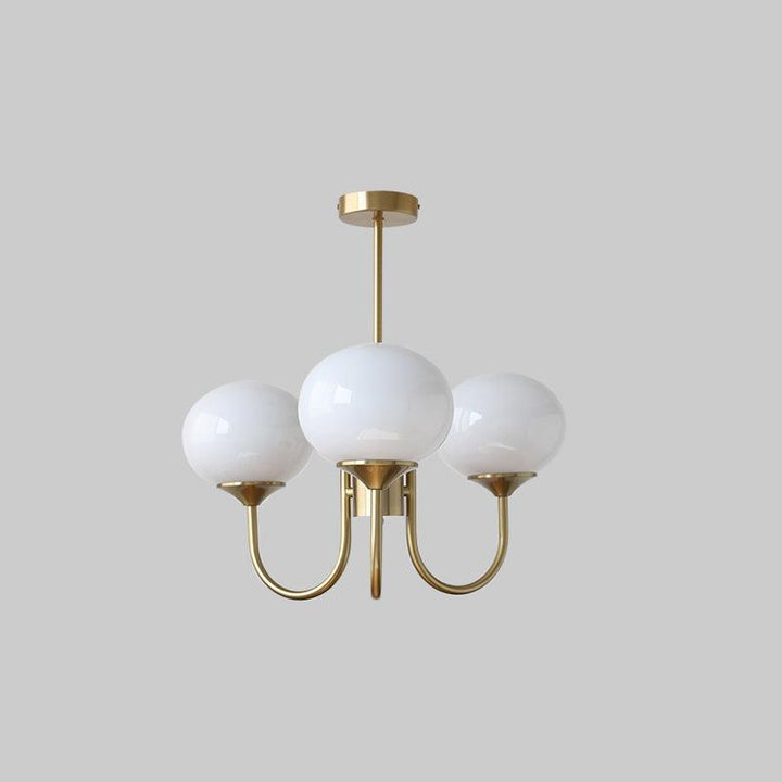 Designlampe i moderne stil, ideell for spisestue, stue og entré. Skaper atmosfærisk belysning.