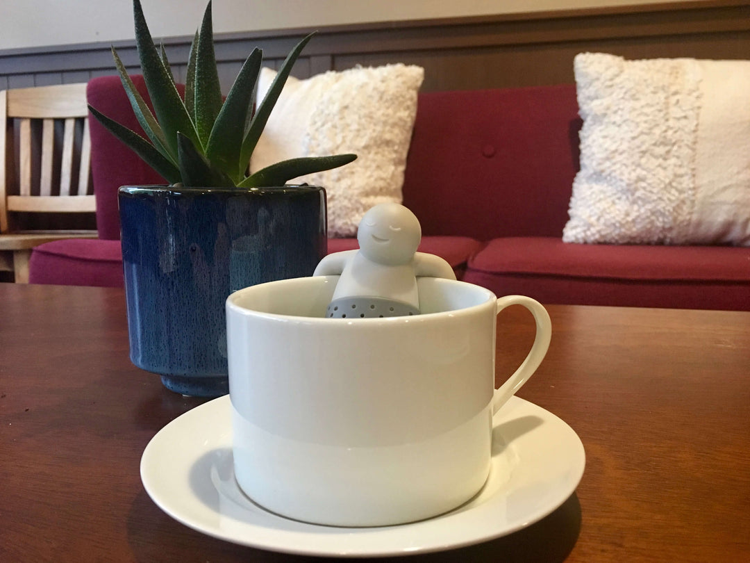 Nærbilde av Mr. Teinfuser silikon teinfuser, klar til å brygge smakfull løsbladste.