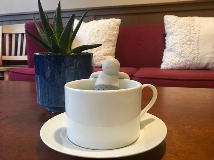 Nærbilde av Mr. Teinfuser silikon teinfuser, klar til å brygge smakfull løsbladste.