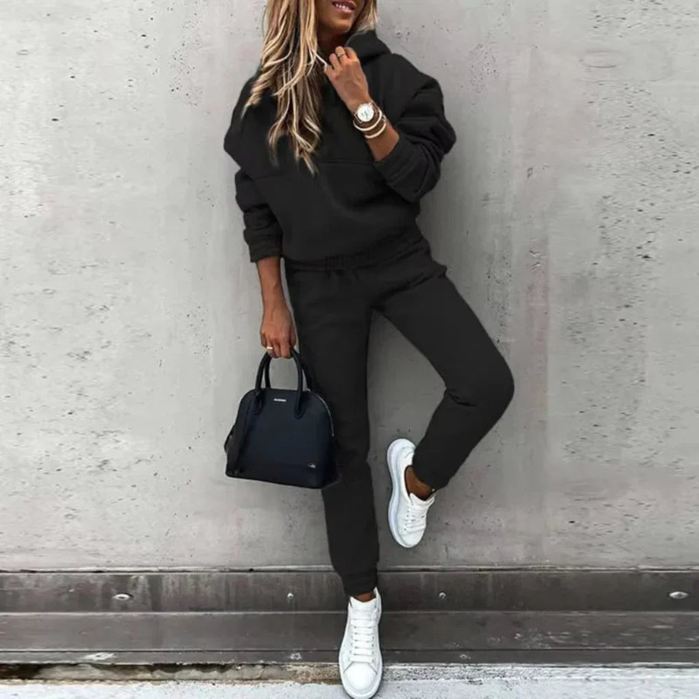 Kvinner sporty treningsdress, varmt og komfortabelt joggesett for fritid og hverdag.