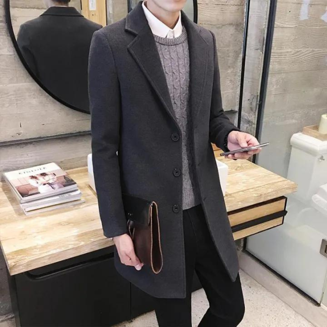Vindjakke trenchcoat for menn, elegant slim fit yttertøy i khaki. Praktisk og stilig jakke.