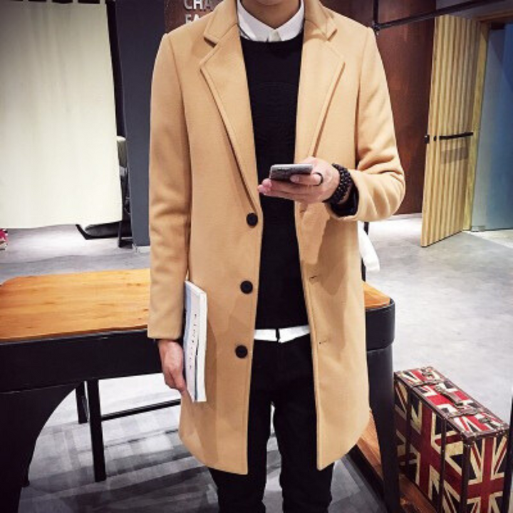 Svart elegant slim fit trenchcoat for menn. Stilig jakke, allsidig yttertøy for mote.