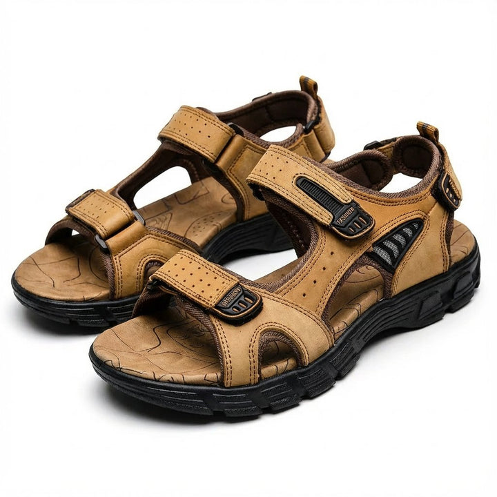 Slitesterke unisex tursandaler med borrelås og sklisikker såle. Perfekt for aktive dager i naturen, sommer som vår.