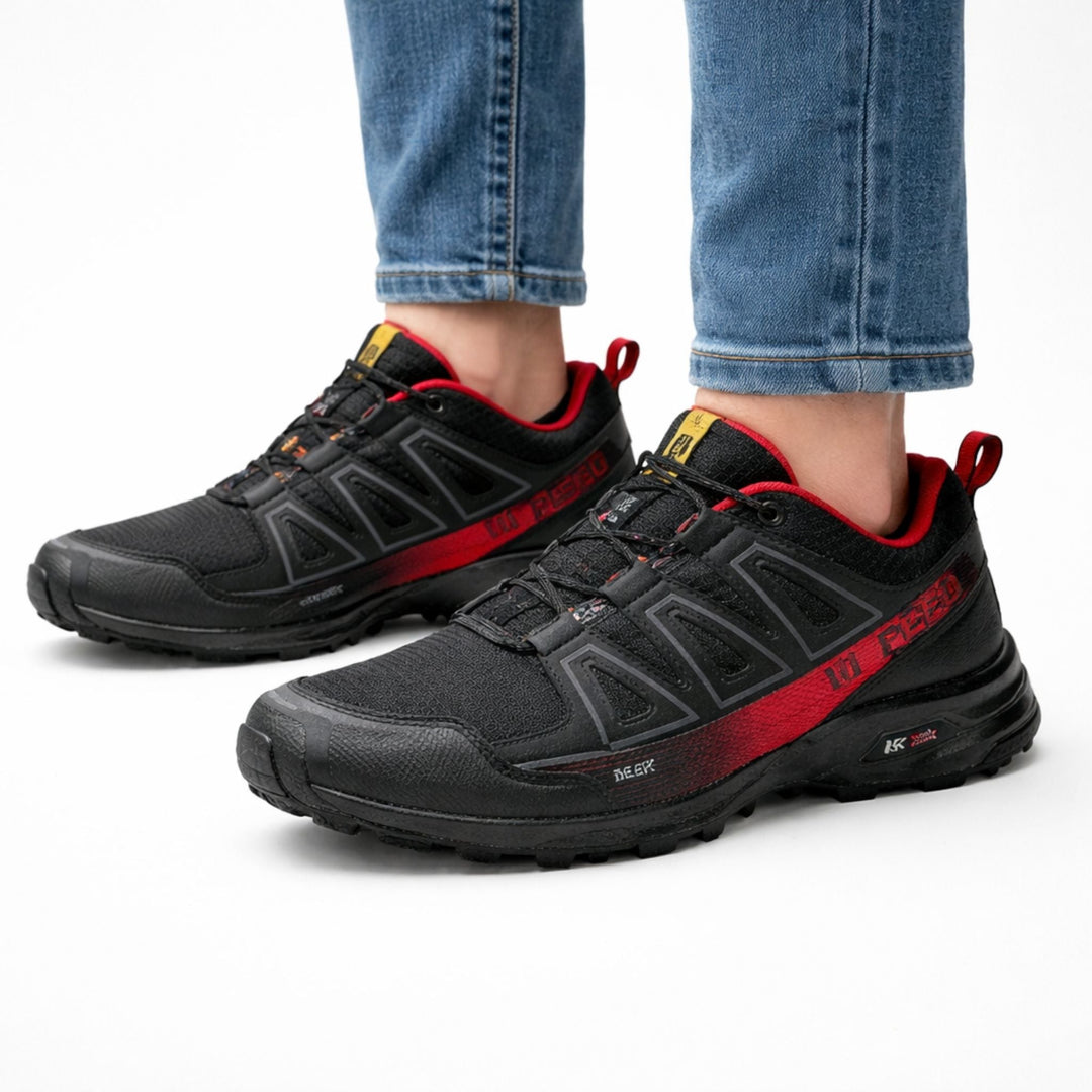 Nærbilde av vanntett unisex vandresko. Robust design med fokus på komfort og ytelse for fotturer.