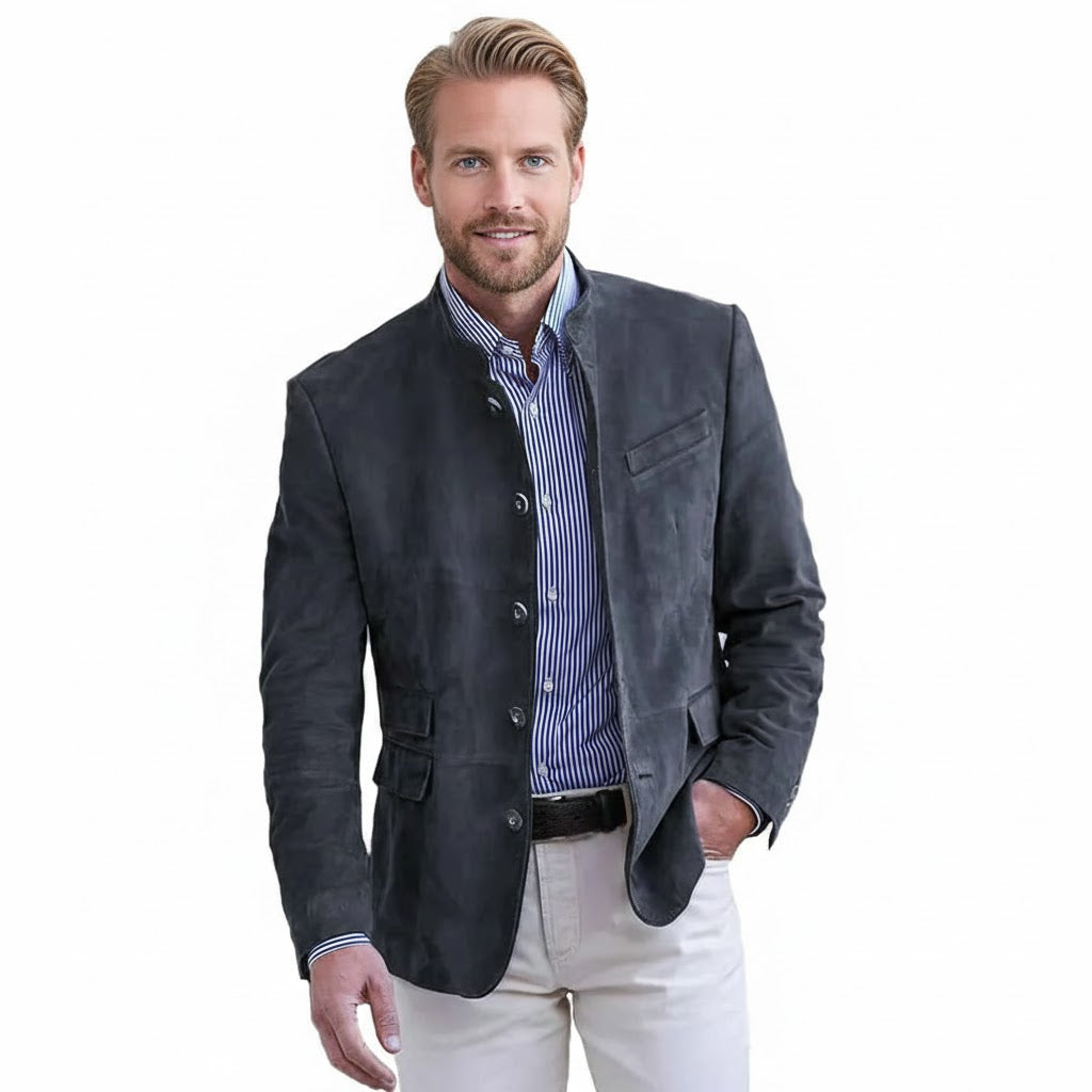 Klassisk ensfarget herreblazer jakke med elegante knapper. En moderne menns mote jakke for enhver anledning.