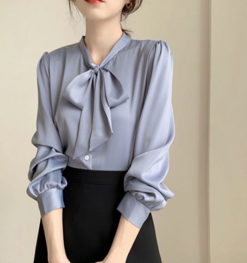 Stilfull damebluse med elegant sløyfe, perfekt som festtopp eller til profesjonell kontormote.