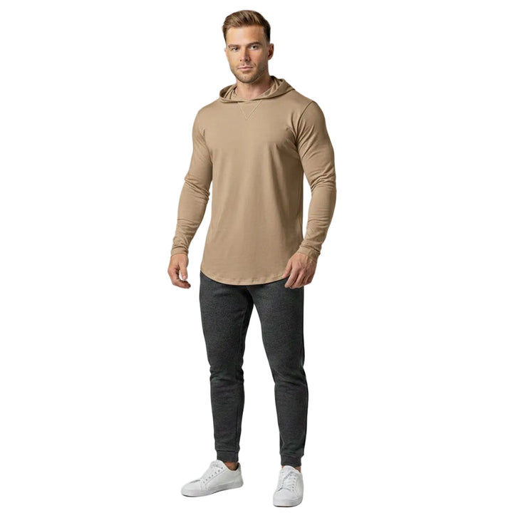 Nærbilde av stoffet på en myk bomulls hette-t-skjorte, langermet for menn. Pustende og komfortabel.