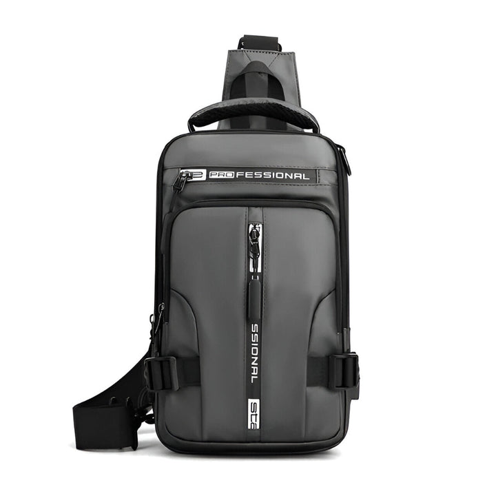 Robust polyester reiseveske for menn, designet som anti-tyveri crossbody for sikker og komfortabel bæring.