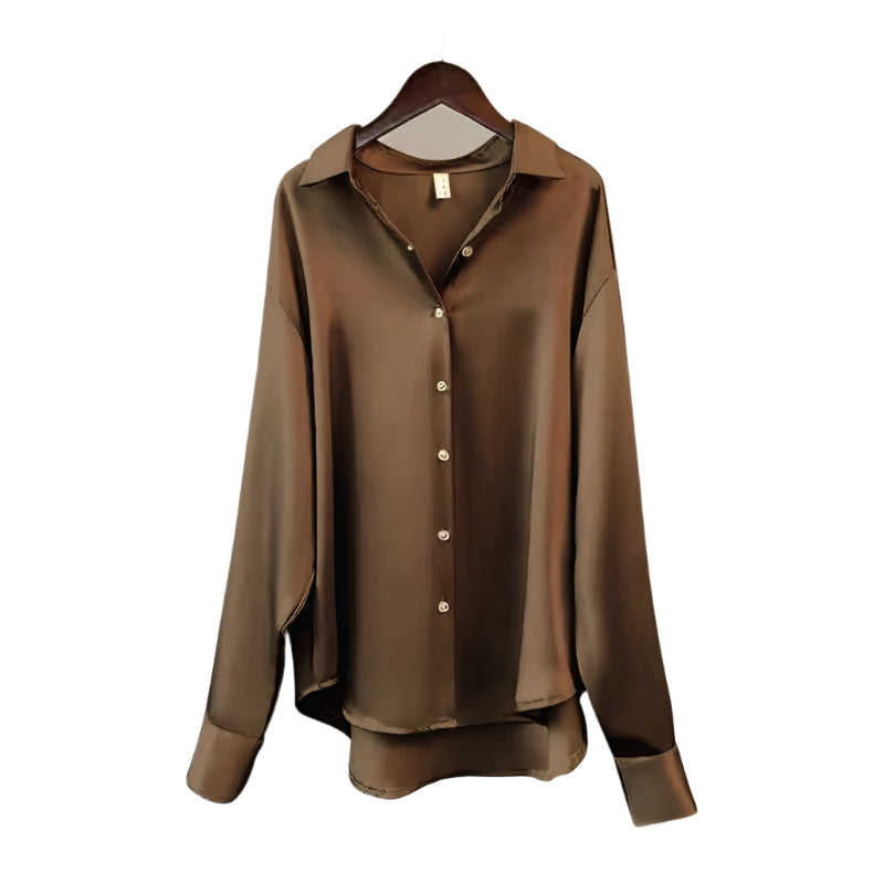 Tidløs damebluse med stilige knapper og elegant reverskrage. Komfortabel langermet bluse.
