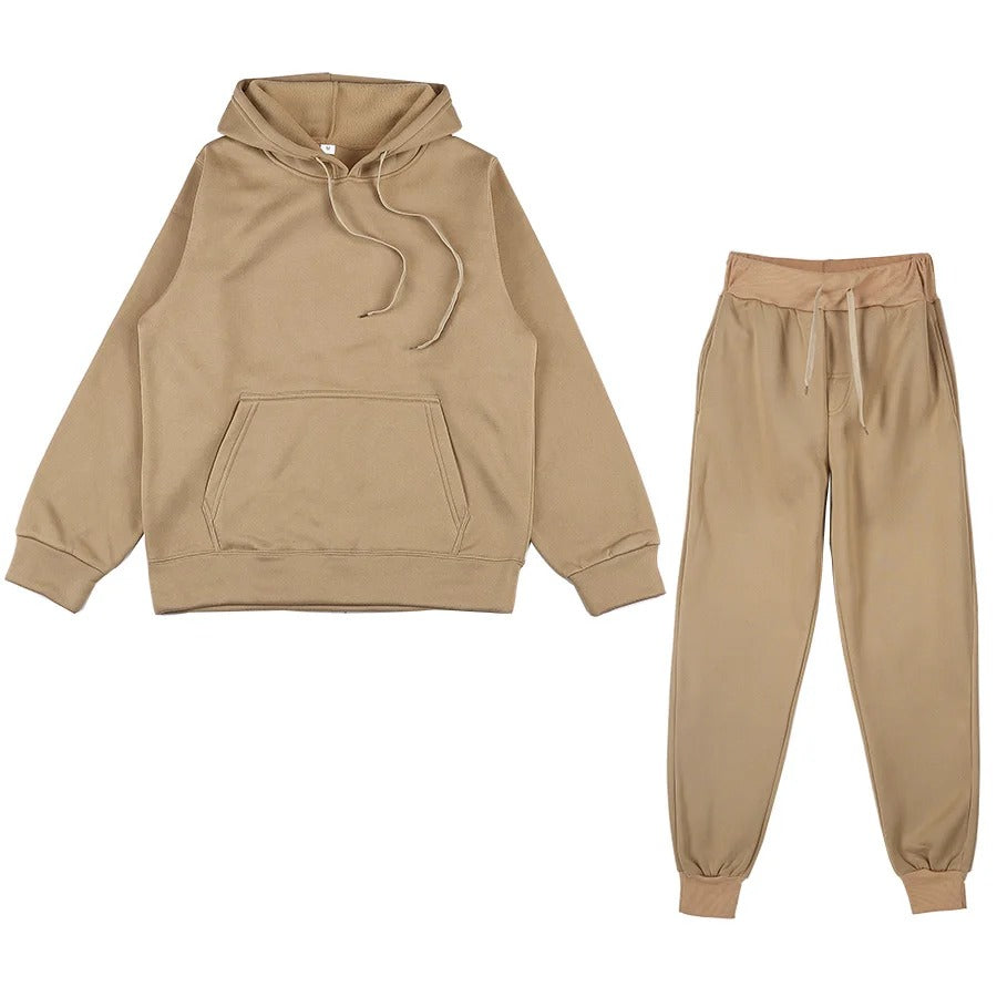 Kvinner treningsdress for casual bruk. Mykt sett med hettegenser og matchende joggebukse.