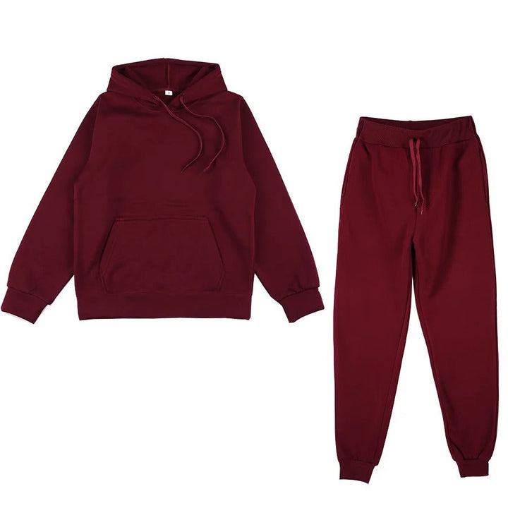 Stilig og komfortabelt sett for kvinner med hettegenser og joggebukse, perfekt for fritid.