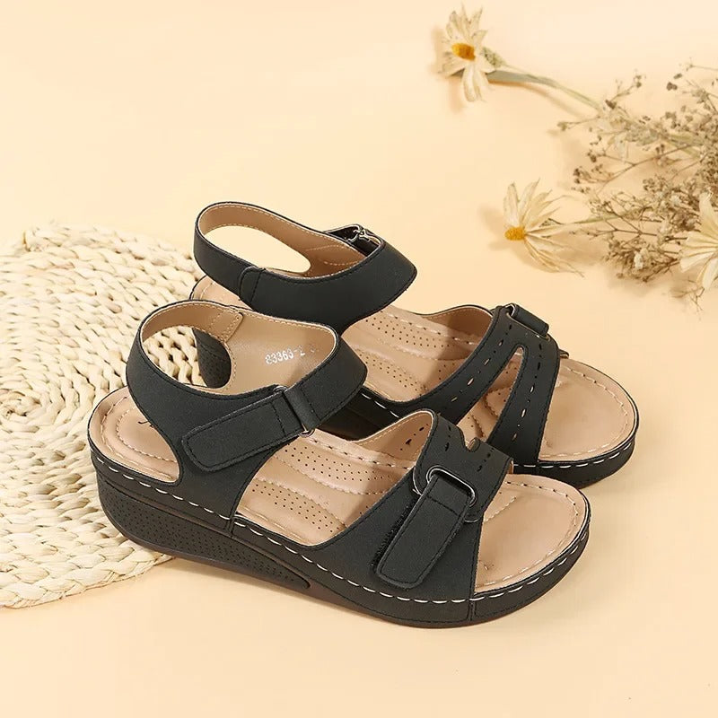 Komfortable og stilige chunky plattform sandaler for kvinner, perfekt for hverdag og sommerfritid.