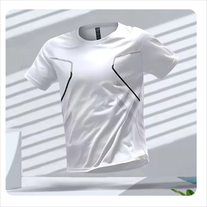 Komfortabel herre sports t-skjorte i moderne design. Hurtigtørkende treningsklær perfekt for aktiv fritid.