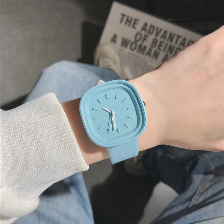 Minimalistisk pastellklokke for kvinner. Tidløst armbåndsur med fargerik eleganse.