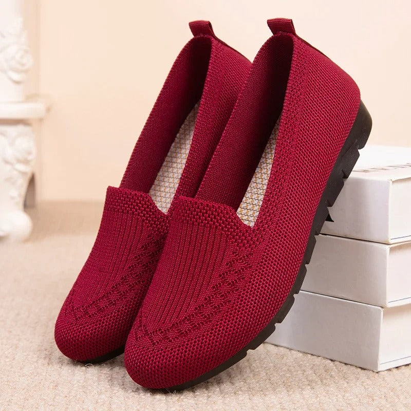 Lette slip-on loafers for kvinner med pustende design, ideelle for komfort hele dagen.