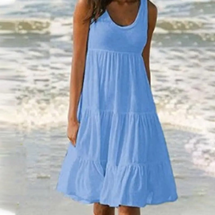 Elegant bodycon kjole for kvinner med åpen rygg og lårhøy splitt. Perfekt som festkjole eller sommerkjole.